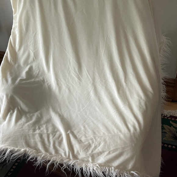 Threshold Faux Fur Throw - Picture 4 of 4